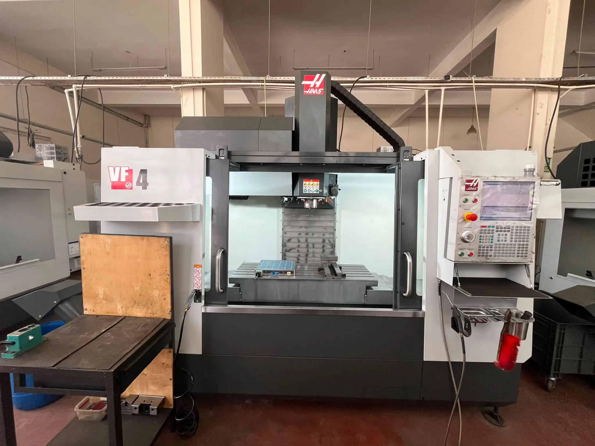 Haas VF-4-SE CNC Vertical Machining Center - Image 1 | WorldMach.com