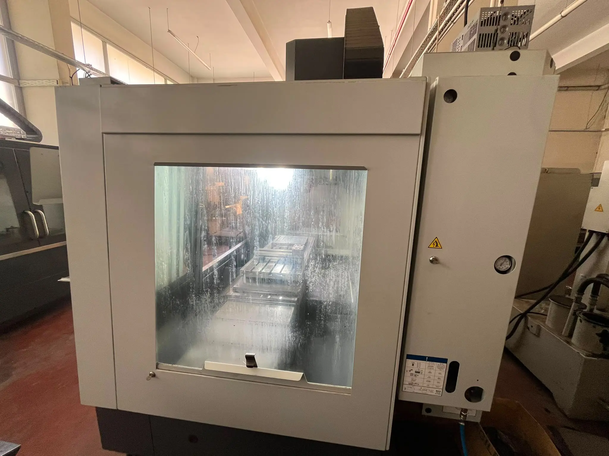 Haas VF-4-SE CNC Vertical Machining Center - Image 2 | WorldMach.com