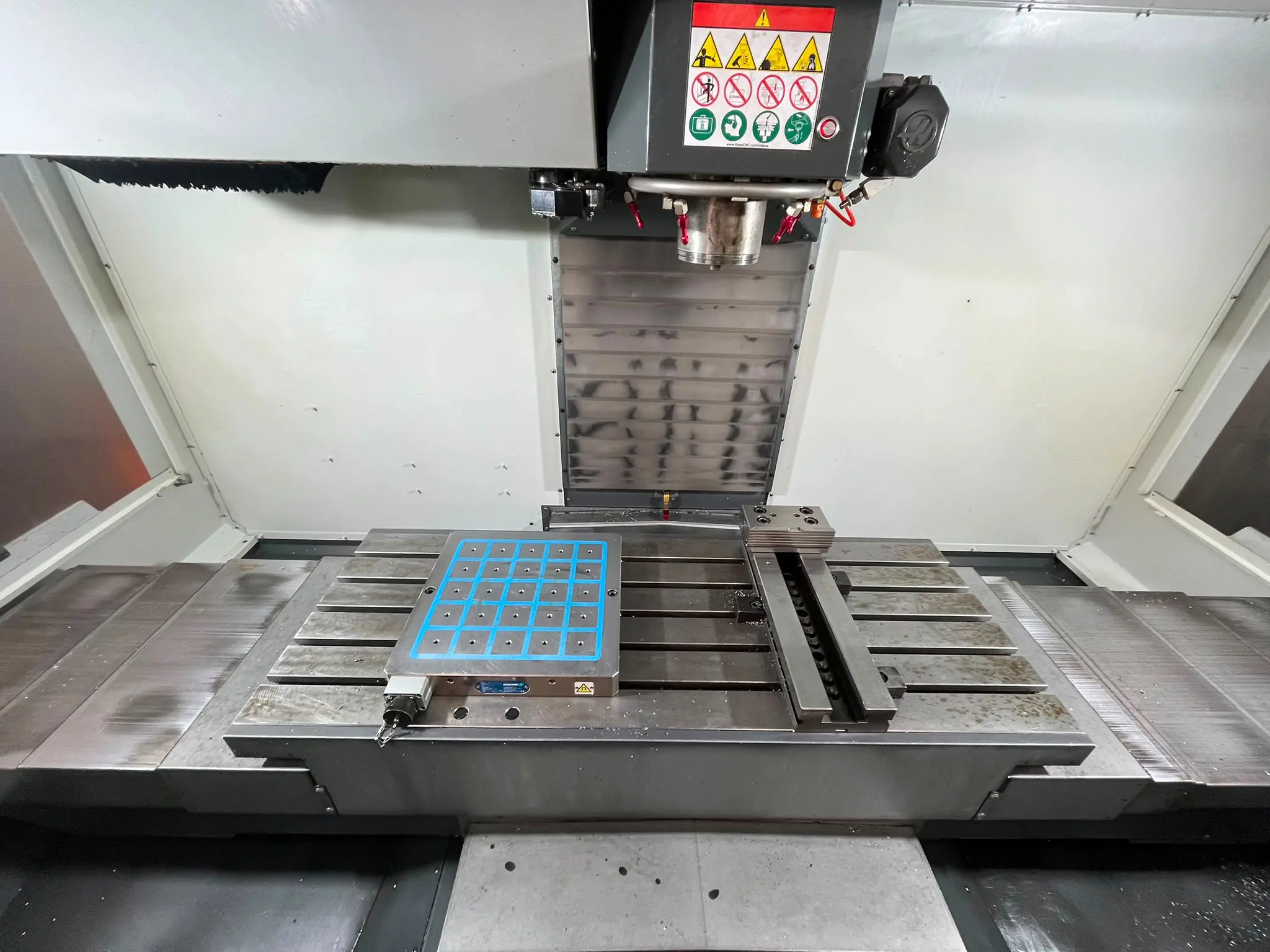 Haas VF-4-SE CNC Vertical Machining Center - Image 4 | WorldMach.com